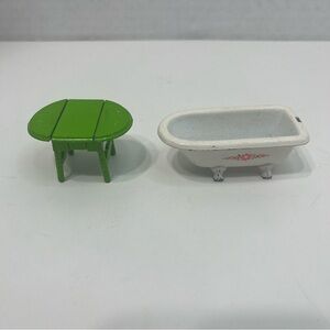 VINTAGE the Littles die cast doll house furniture table and bathtub Mattel 1980